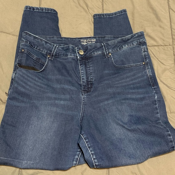 Maurices Everflex Plus Jeans - Picture 3 of 3